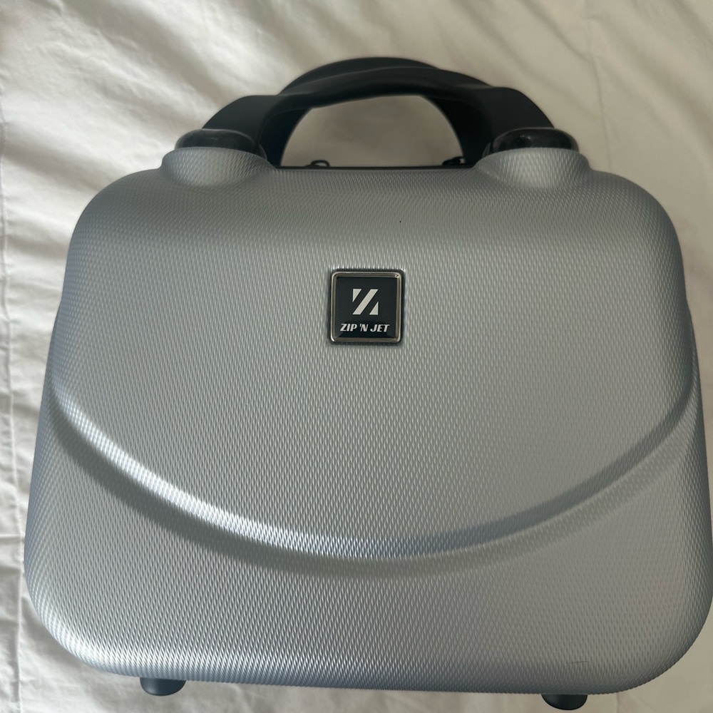 Zip n jet mini accessory bag